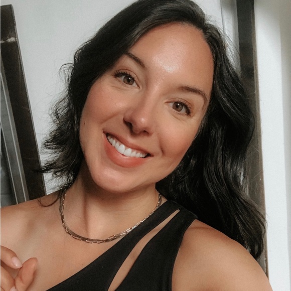 Meet your Posher, Engrid - Picture 1 of 1